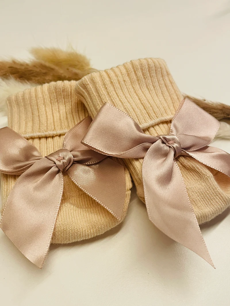 Söckchen beige mit Schleife