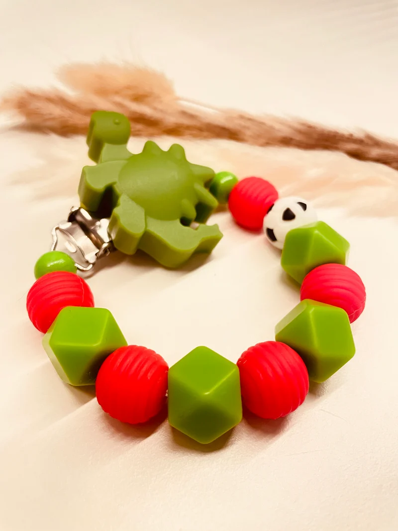 Abverkauf Schnullerkette/Beißkette Dino Fußball