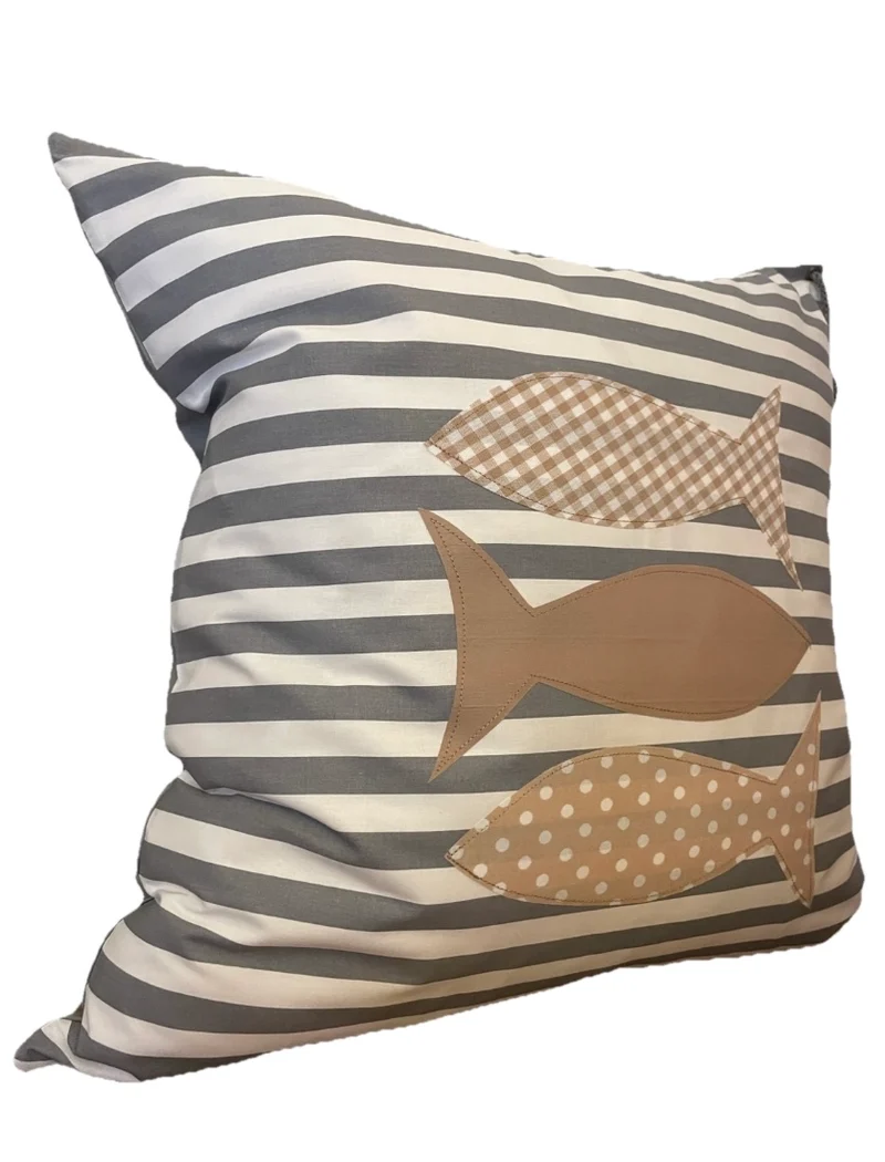 Maritime Kissenhülle, Landhausstil Kissenbezug *Fische* grau/weiß gestreift