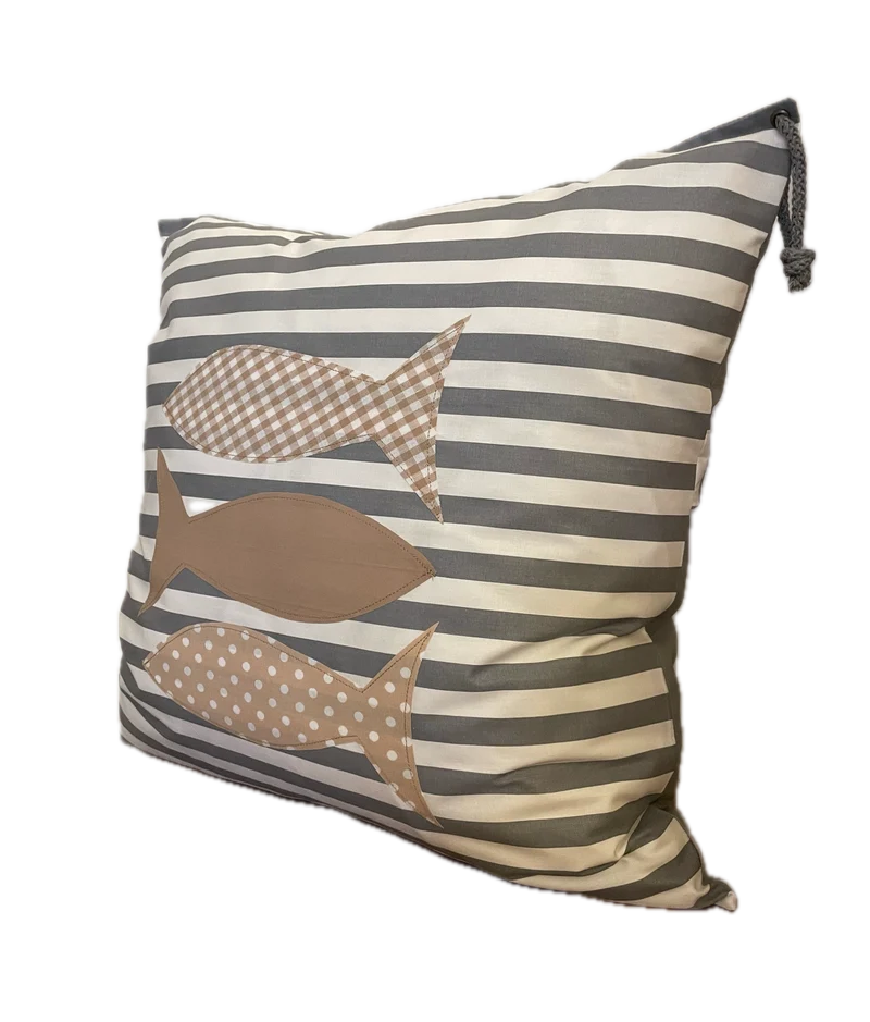 Maritime Kissenhülle, Landhausstil Kissenbezug *Fische* grau/weiß gestreift