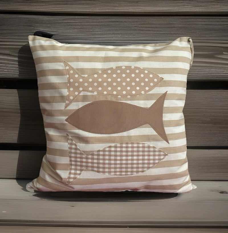 Maritime Kissenhülle, Landhausstil Kissenbezug *Fische* beige/weiß gestreift