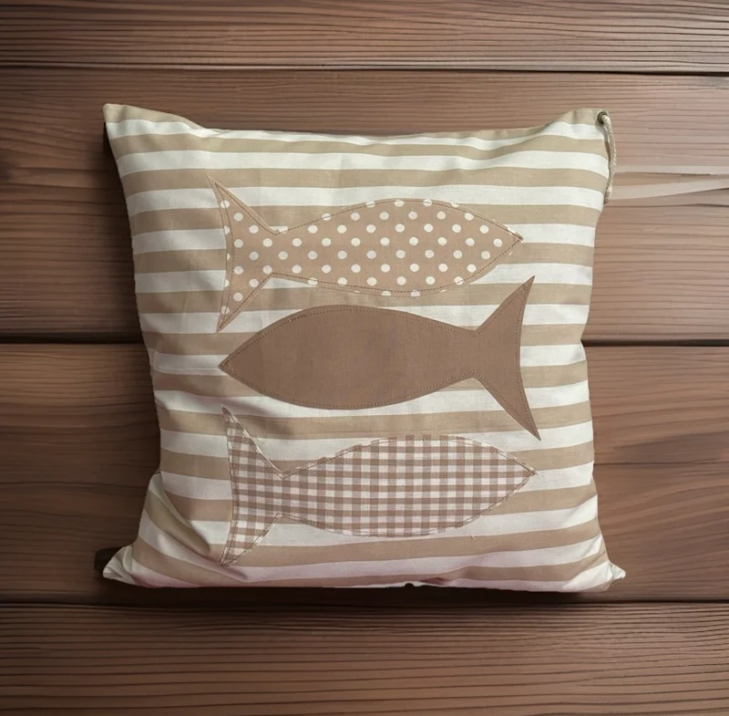 Maritime Kissenhülle, Landhausstil Kissenbezug *Fische* beige/weiß gestreift