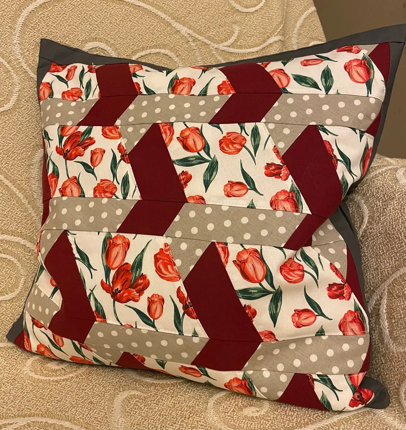 Patchwork Kissenhülle in 3D Optik, Landhausstil Kissenbezug, rot/weiß/anthrazit 40x40cm