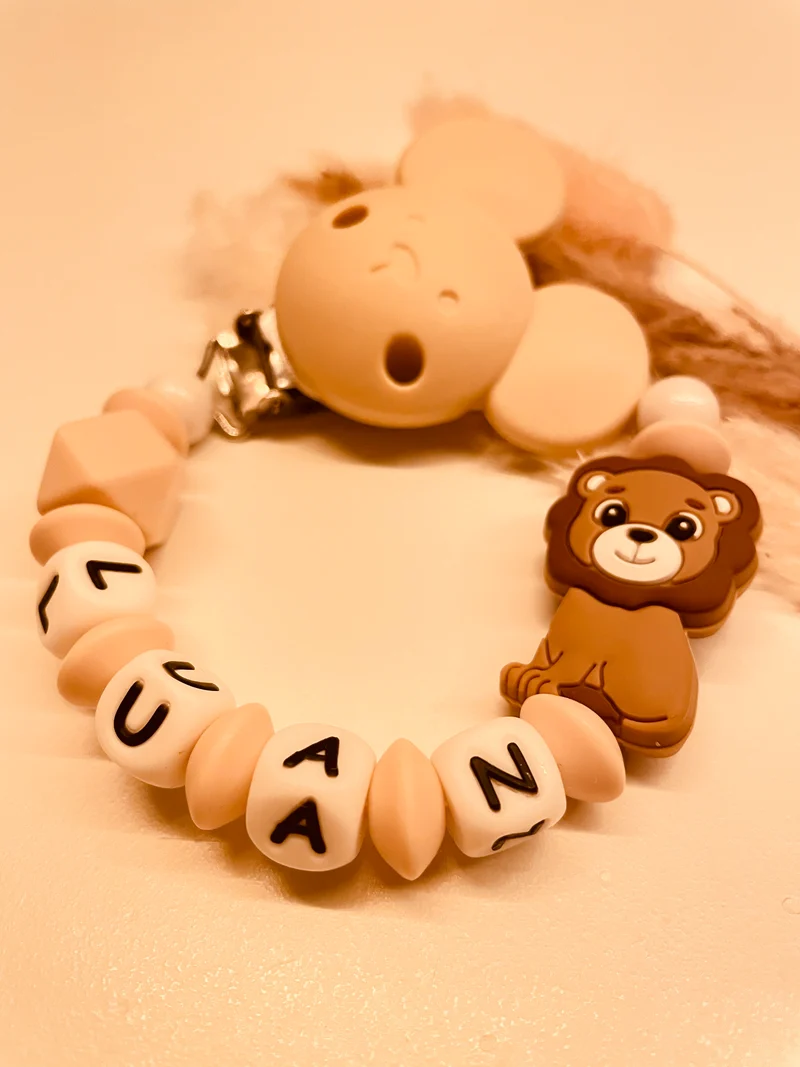 Schnullerkette, Kinderwagenkette personalisiert Löwe beige