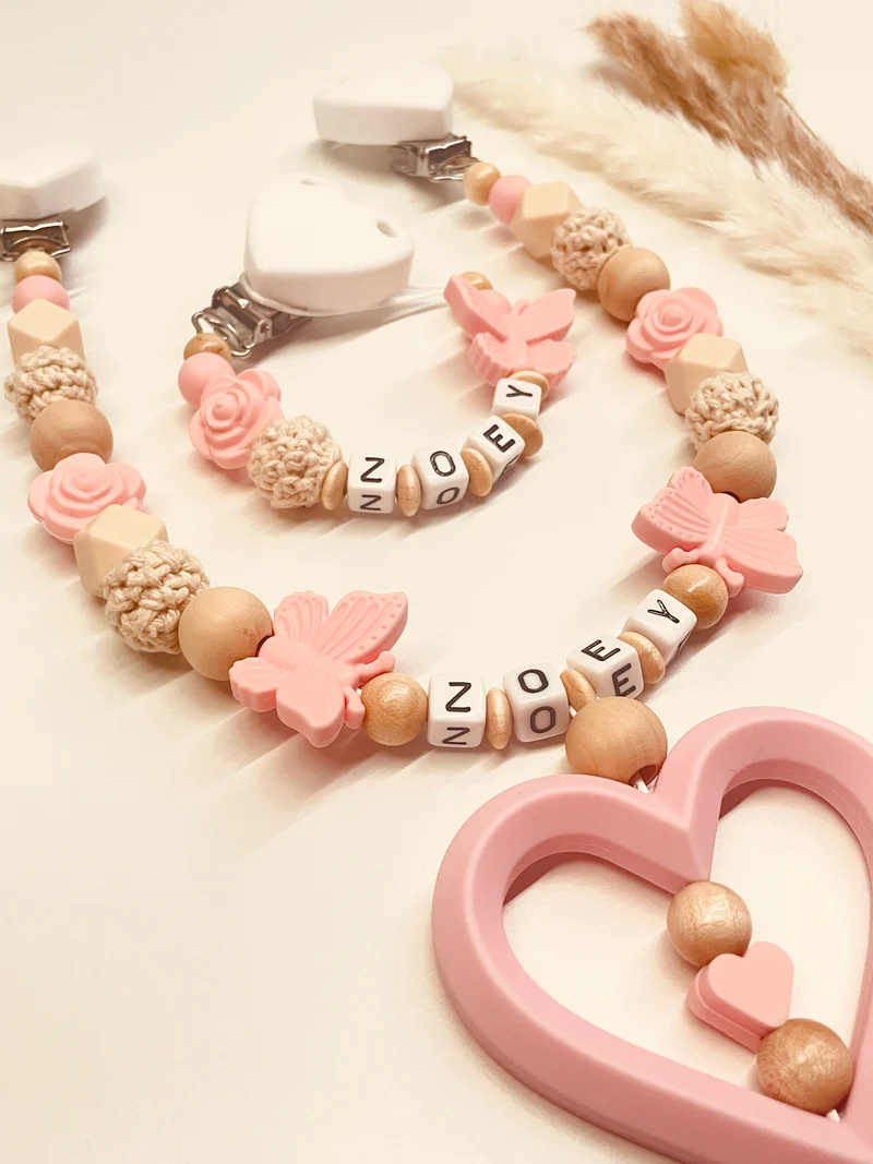 Schnullerkette, Kinderwagenkette personalisiert Schmetterling candy rosa natur Holz