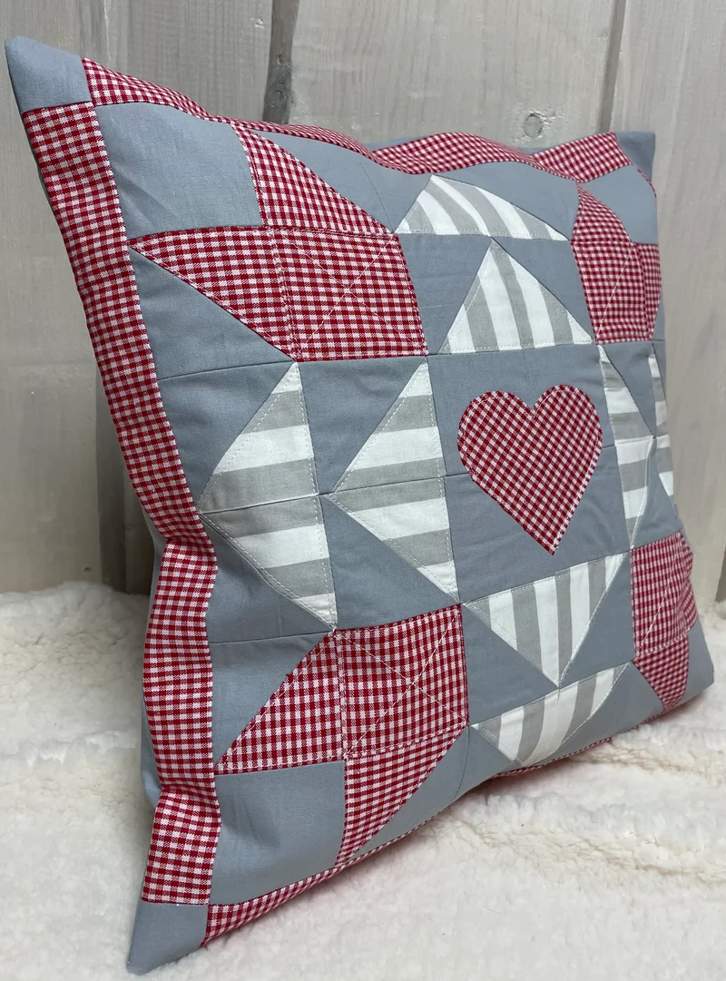 Patchwork Kissenhülle, Landhausstil Kissenbezug, rot/grau 40x40cm.