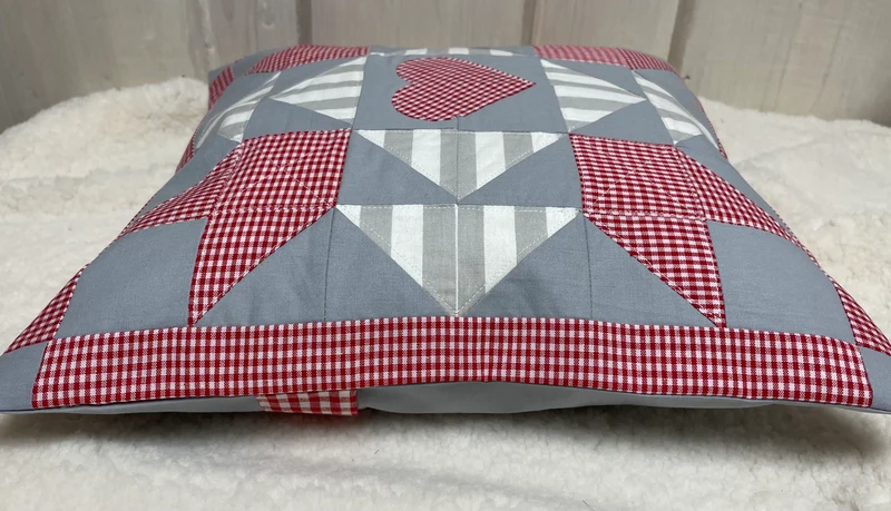 Patchwork Kissenhülle, Landhausstil Kissenbezug, rot/grau 40x40cm.