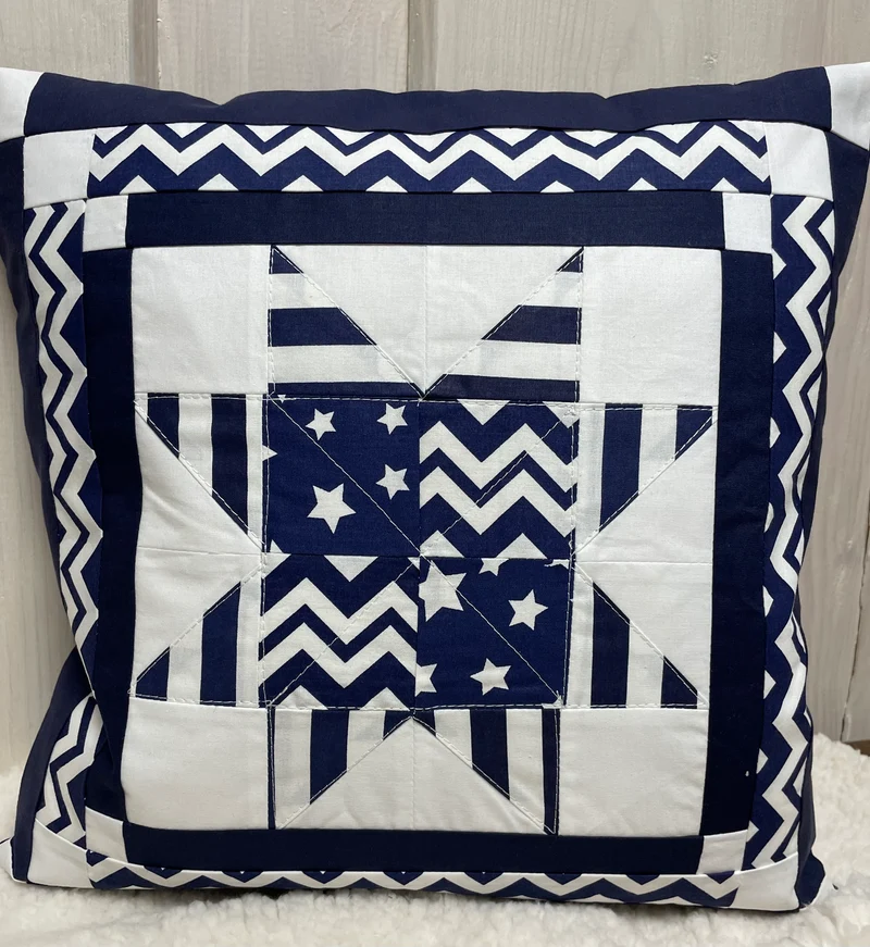 Patchwork Kissenhülle, Landhausstil Kissenbezug, blau/weiß 40x40cm.