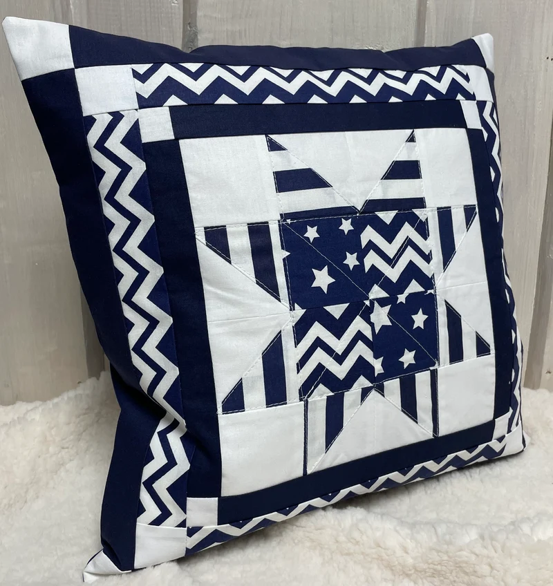 Patchwork Kissenhülle, Landhausstil Kissenbezug, blau/weiß 40x40cm.