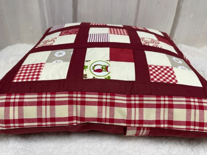 Patchwork Kissenhülle, Landhausstil Kissenbezug, rot/creme 40x40cm.
