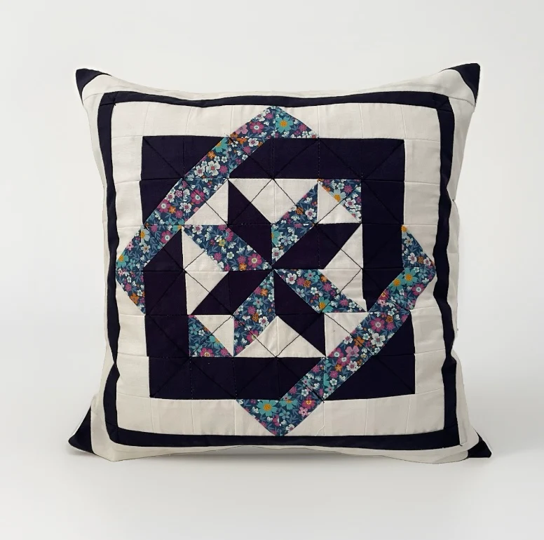 Patchwork Kissenhülle, Landhausstil Kissenbezug, blau/weiß 40x40cm