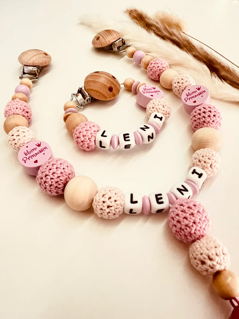 Schnullerkette und Kinderwagenkette personalisiert kleine Prinzessin rosa natur