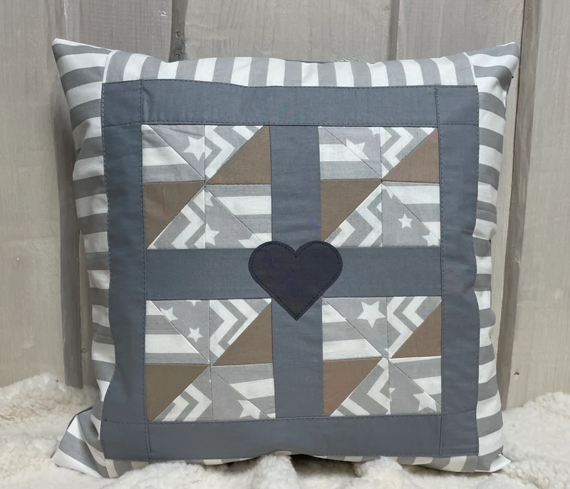Patchwork Kissenhülle, Landhausstil Kissenbezug, grau/weiß/beige 40x40cm.