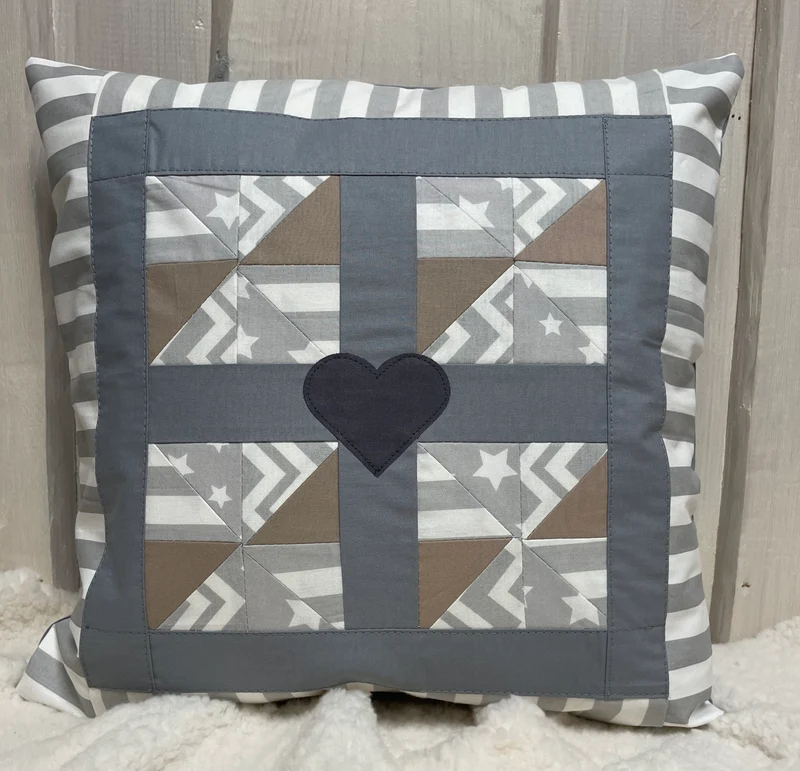 Patchwork Kissenhülle, Landhausstil Kissenbezug, grau/weiß/beige 40x40cm.