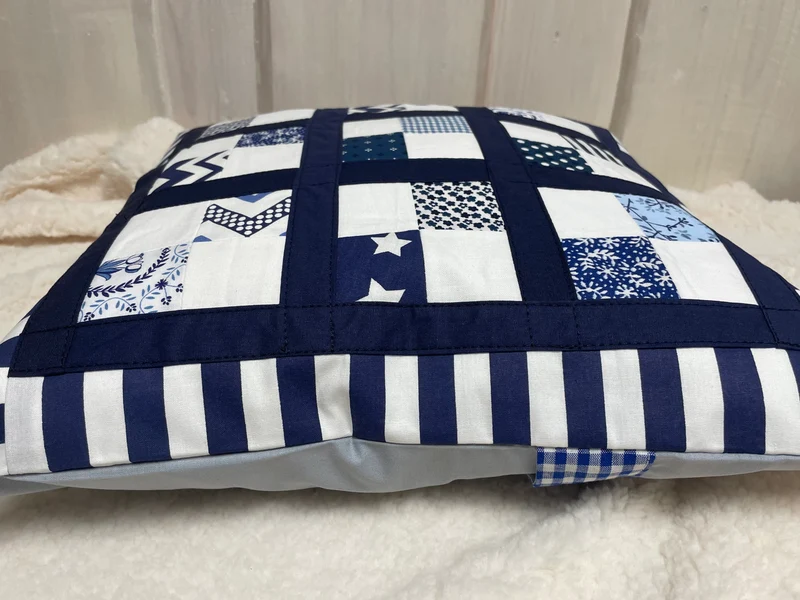 Patchwork Kissenhülle, Landhausstil Kissenbezug, blau/weiß 40x40cm.