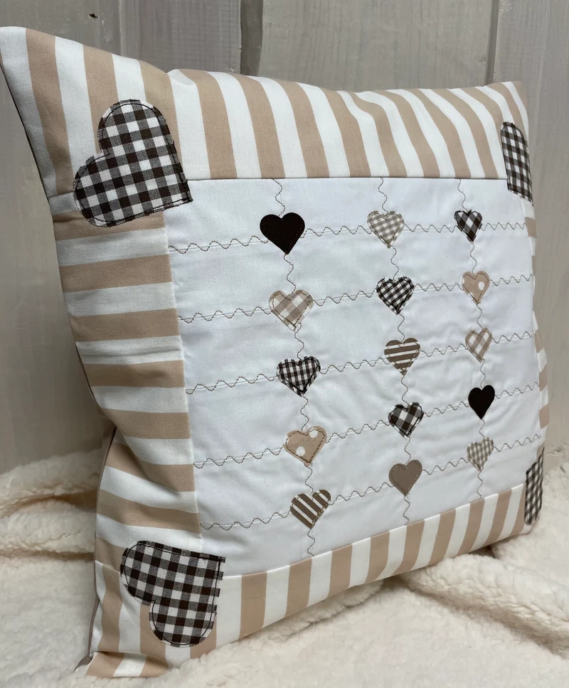 Patchwork Kissenhülle, Landhausstil Kissenbezug, beige /weiß 40x40cm.