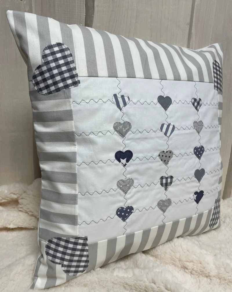 Patchwork Kissenhülle, Landhausstil Kissenbezug, grau /weiß 40x40cm.