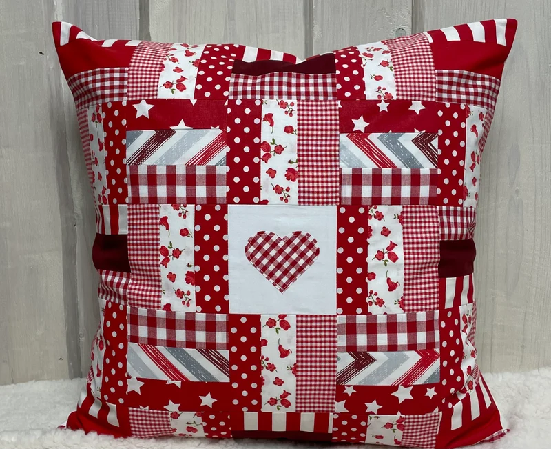 Patchwork Kissenhülle, Landhausstil Kissenbezug, rot/weiß 50x50cm.