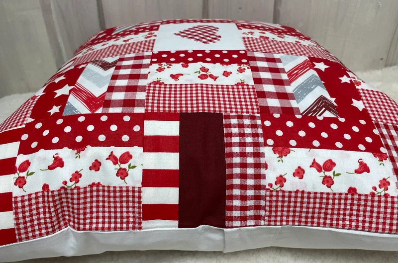 Patchwork Kissenhülle, Landhausstil Kissenbezug, rot/weiß 50x50cm.