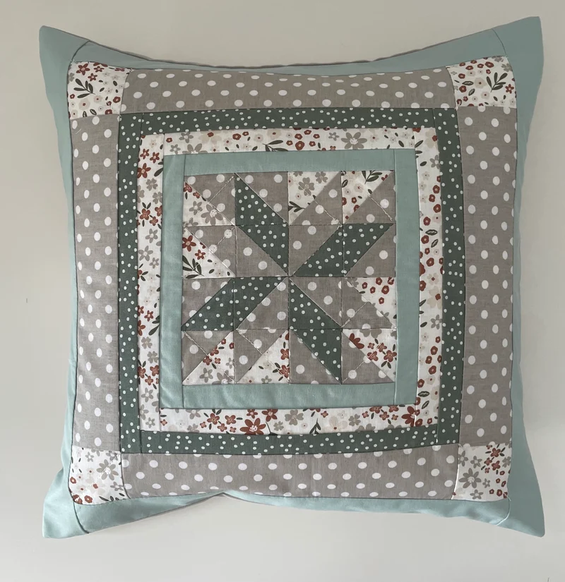 Patchwork Kissenhülle, Landhausstil Kissenbezug, mint/beige/weiß 40x40cm.