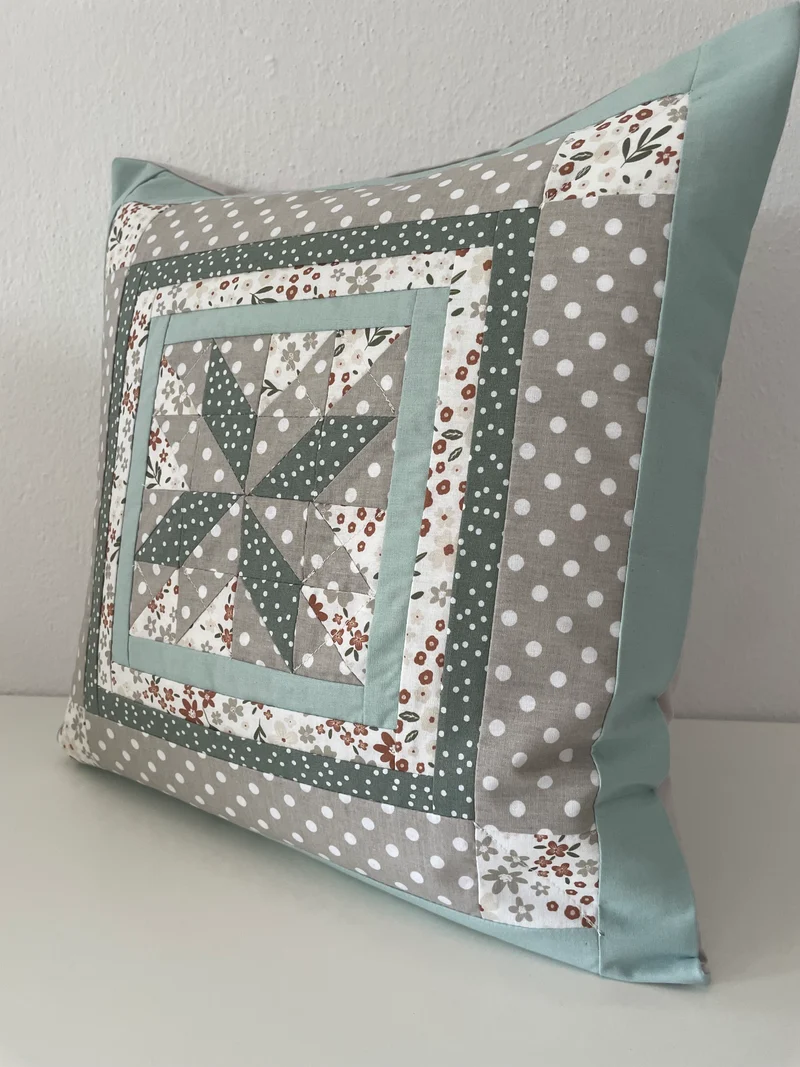 Patchwork Kissenhülle, Landhausstil Kissenbezug, mint/beige/weiß 40x40cm.
