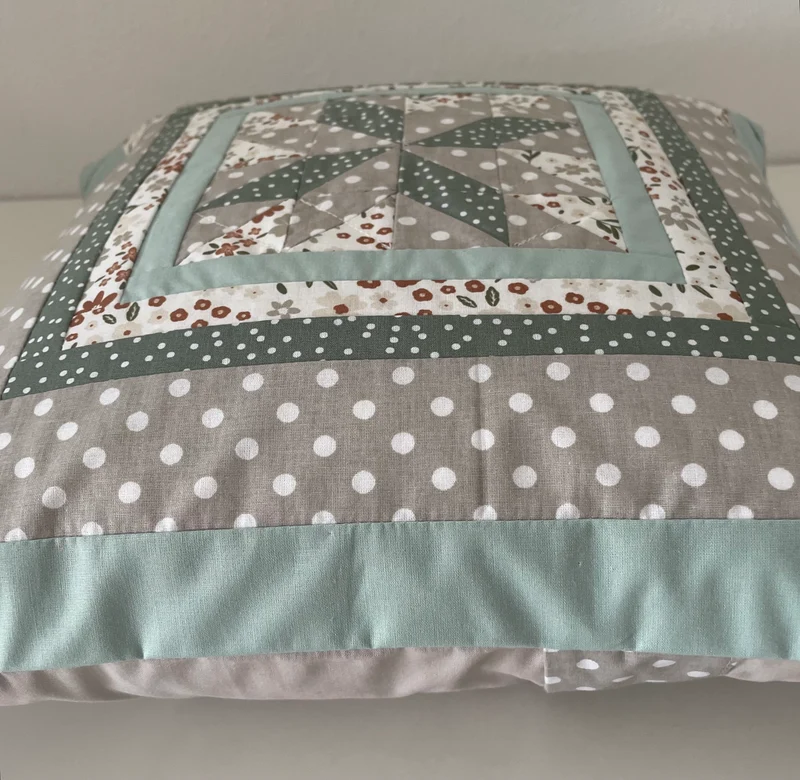 Patchwork Kissenhülle, Landhausstil Kissenbezug, mint/beige/weiß 40x40cm.