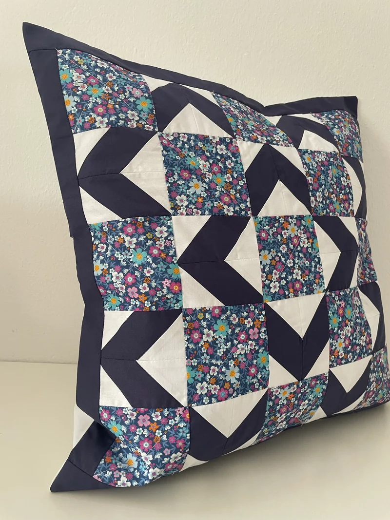 Patchwork Kissenhülle, Landhausstil Kissenbezug, blau/weiß 50x50cm.