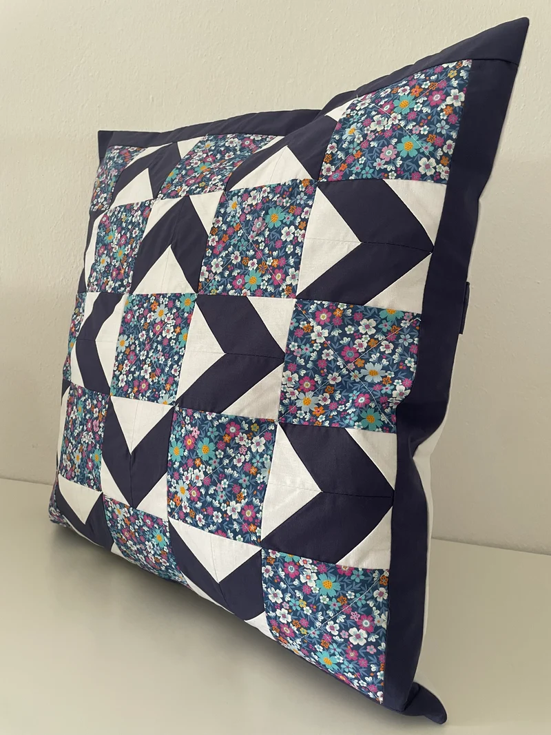 Patchwork Kissenhülle, Landhausstil Kissenbezug, blau/weiß 50x50cm.