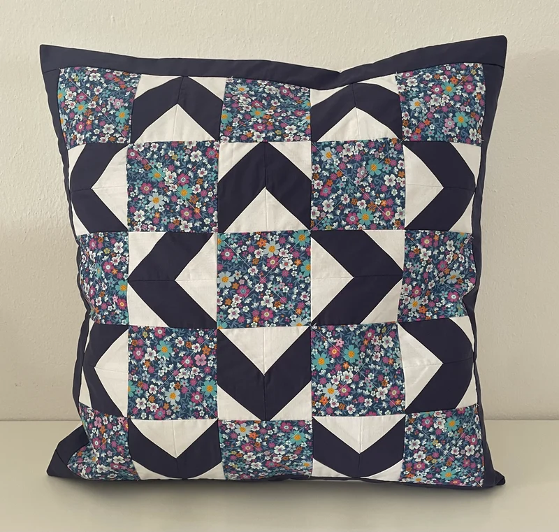Patchwork Kissenhülle, Landhausstil Kissenbezug, blau/weiß 50x50cm.