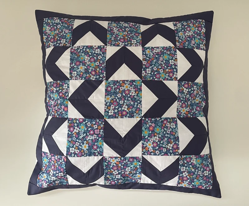 Patchwork Kissenhülle, Landhausstil Kissenbezug, blau/weiß 50x50cm.