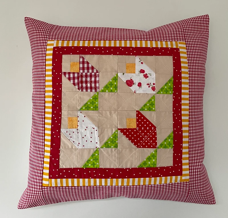 Patchwork Kissenhülle, Landhausstil Kissenbezug, beige/grün/rot 40x40cm