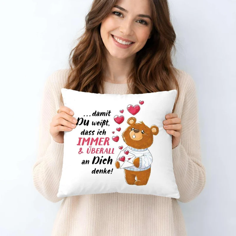 Kissen mit Spruch "Immer & Überall an Dich denke" - Romantisches Dekokissen für Freundin, Partner & Fernbeziehung