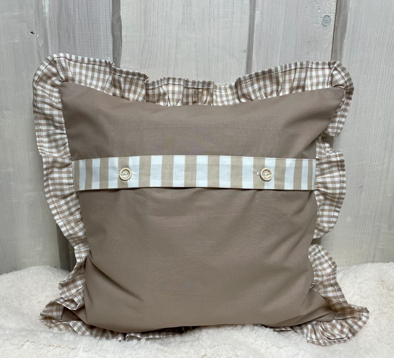 1x Landhausstil Kissenhülle * Kissenbezug mit Rüschen * Dekokissen * Herzen * beige/weiß
