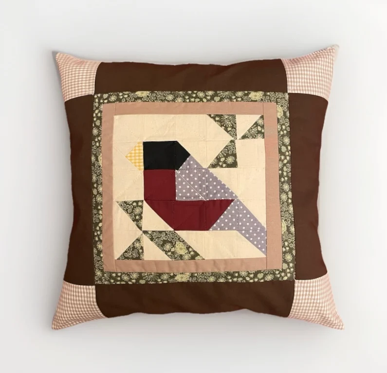 Patchwork Kissenhülle, Landhausstil Kissenbezug, * Vogel *braun/rot/grau 40x40cm