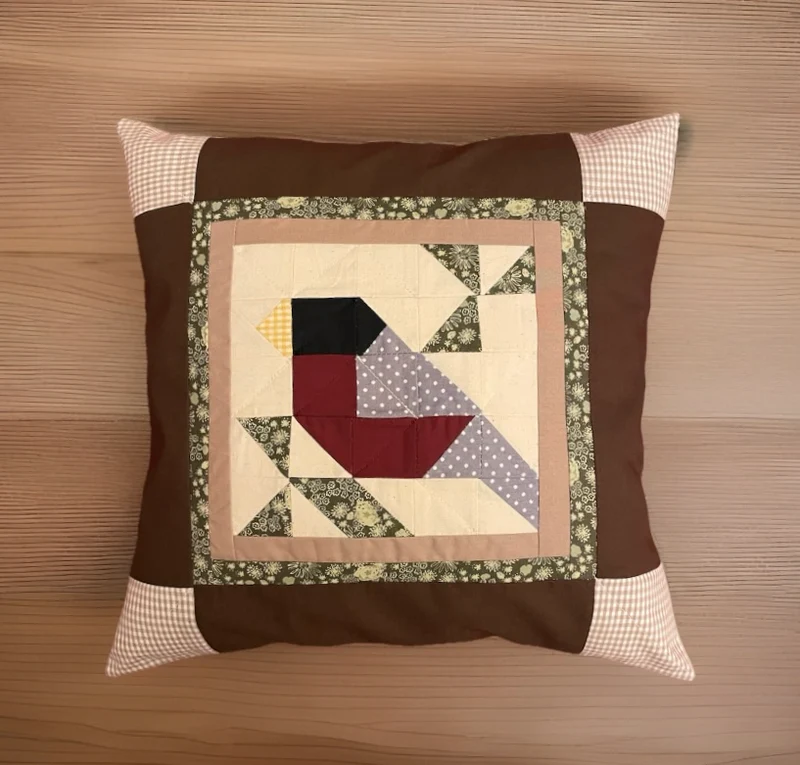 Patchwork Kissenhülle, Landhausstil Kissenbezug, * Vogel *braun/rot/grau 40x40cm