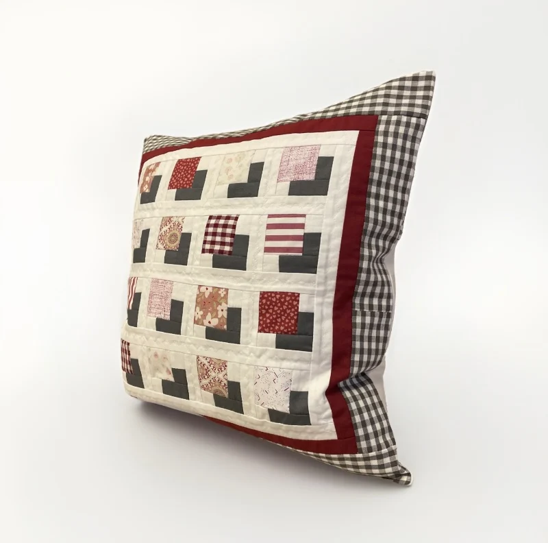 Patchwork Kissenhülle, Landhausstil Kissenbezug, grau/ rot/ weiß 40x40cm