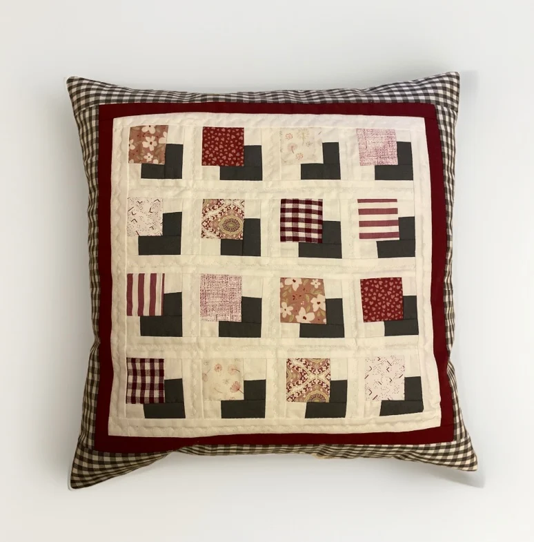 Patchwork Kissenhülle, Landhausstil Kissenbezug, grau/ rot/ weiß 40x40cm