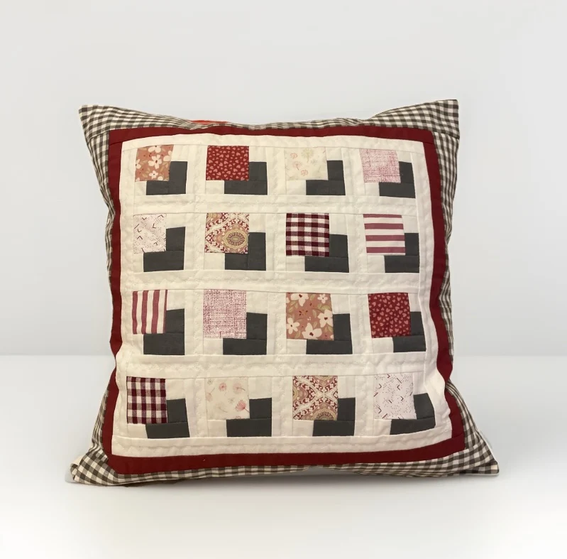 Patchwork Kissenhülle, Landhausstil Kissenbezug, grau/ rot/ weiß 40x40cm