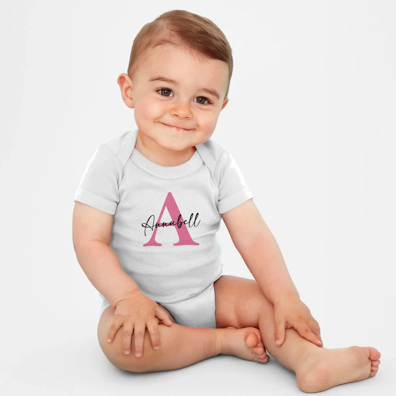 Personalisierter Babybody - Name & Anfangsbuchstabe - Baby-Strampler