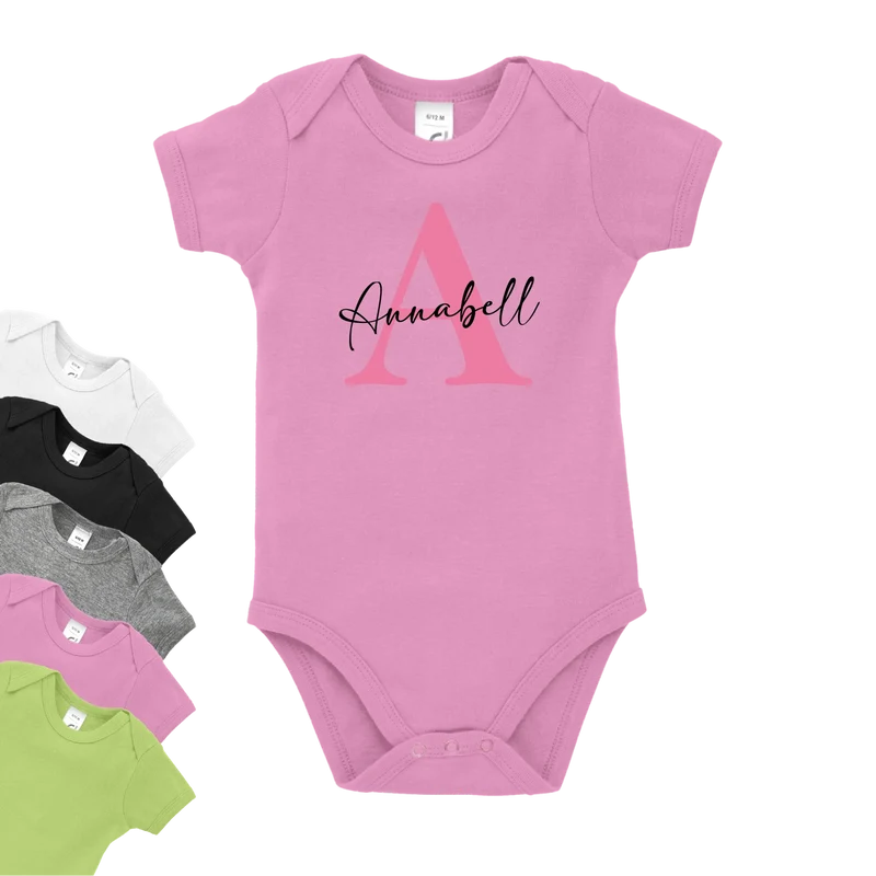 Personalisierter Babybody - Name & Anfangsbuchstabe - Baby-Strampler