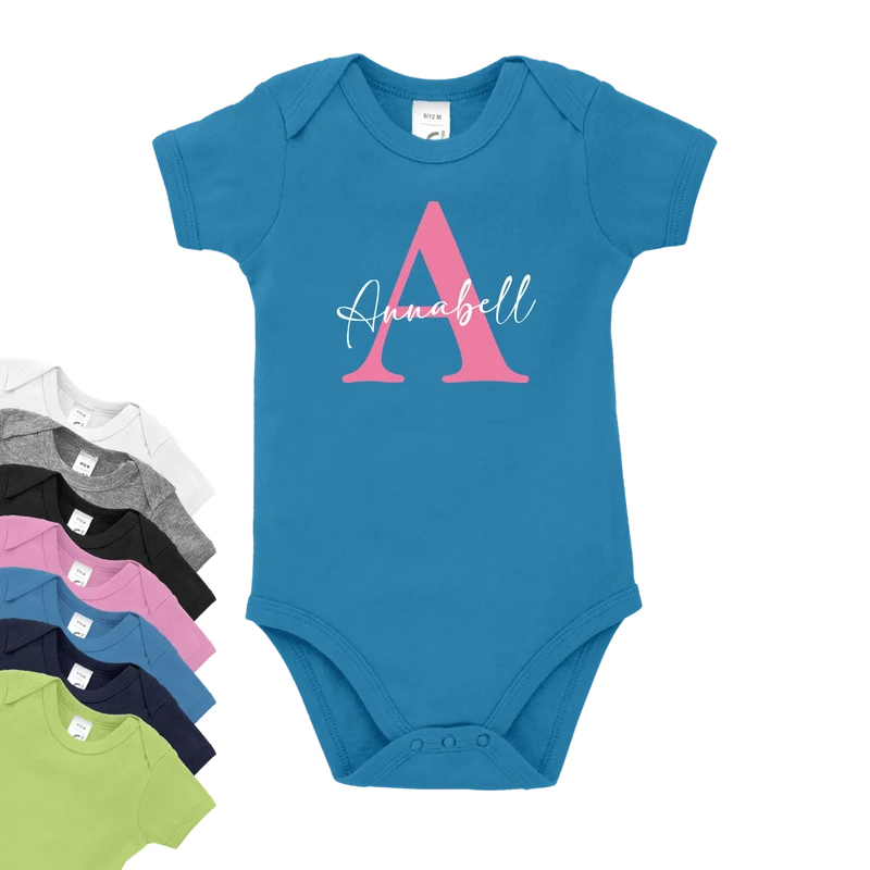 Personalisierter Babybody - Name & Anfangsbuchstabe - Baby-Strampler
