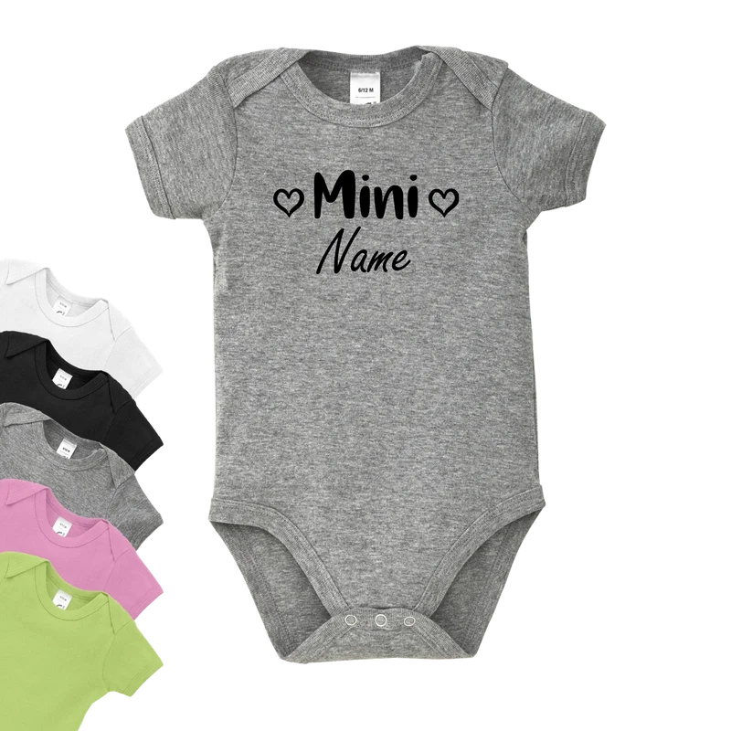 Personalisierter Babybody - Mini "Name" von Papa oder Mama - Baby-Strampler