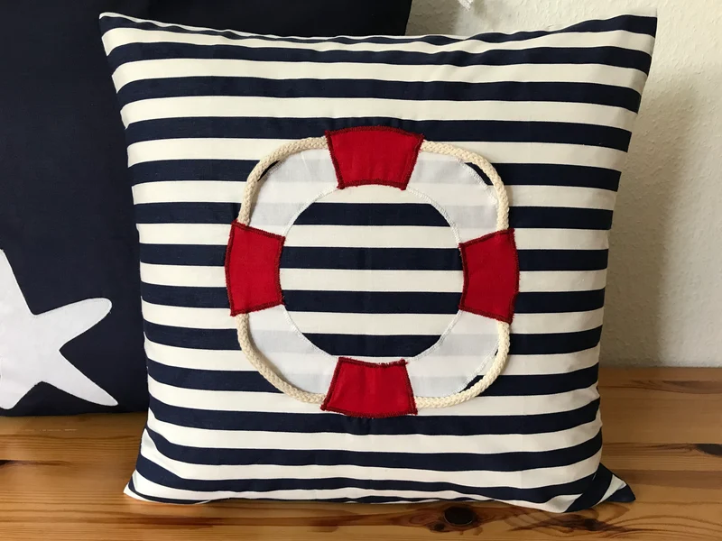 1 Maritime Kissenhülle, Landhausstil Dekokissen, Rettungsring blau/weiß/rot gestreift