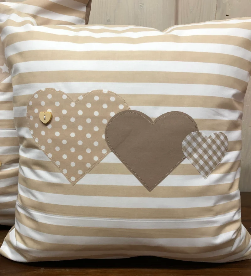 Landhausstil Kissenhülle * Kissenbezug * Dekokissen „ Herzen„ beige/weiß gestreift