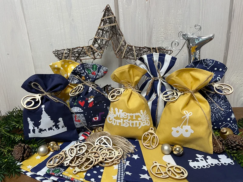 Adventskalender,Landhausstil Adventskalender zum Befüllen, 24 Säckchen zum Advent , Adventskalender Zahlen aus Holz, blau/gelb