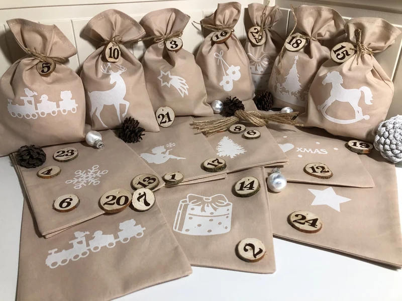 Adventskalender,Landhausstil Adventskalender zum befüllen, 24 Säckchen zum Advent, Adventskalender Zahlen aus Holz, beige/weiß