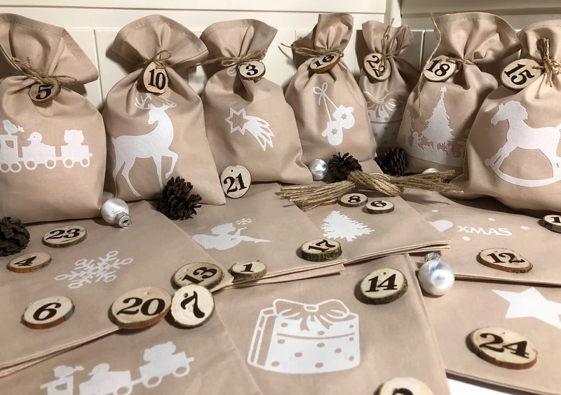 Adventskalender,Landhausstil Adventskalender zum befüllen, 24 Säckchen zum Advent, Adventskalender Zahlen aus Holz, beige/weiß