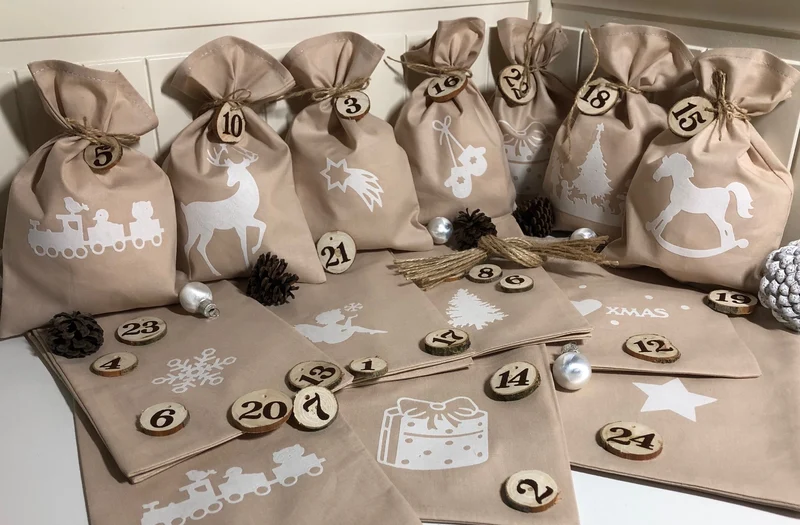 Adventskalender,Landhausstil Adventskalender zum befüllen, 24 Säckchen zum Advent, Adventskalender Zahlen aus Holz, beige/weiß