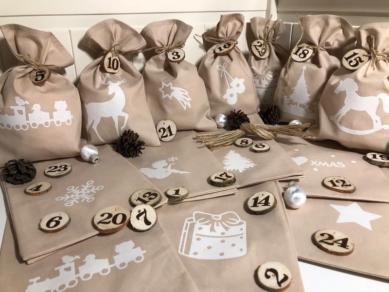 Adventskalender,Landhausstil Adventskalender zum befüllen, 24 Säckchen zum Advent, Adventskalender Zahlen aus Holz, beige/weiß
