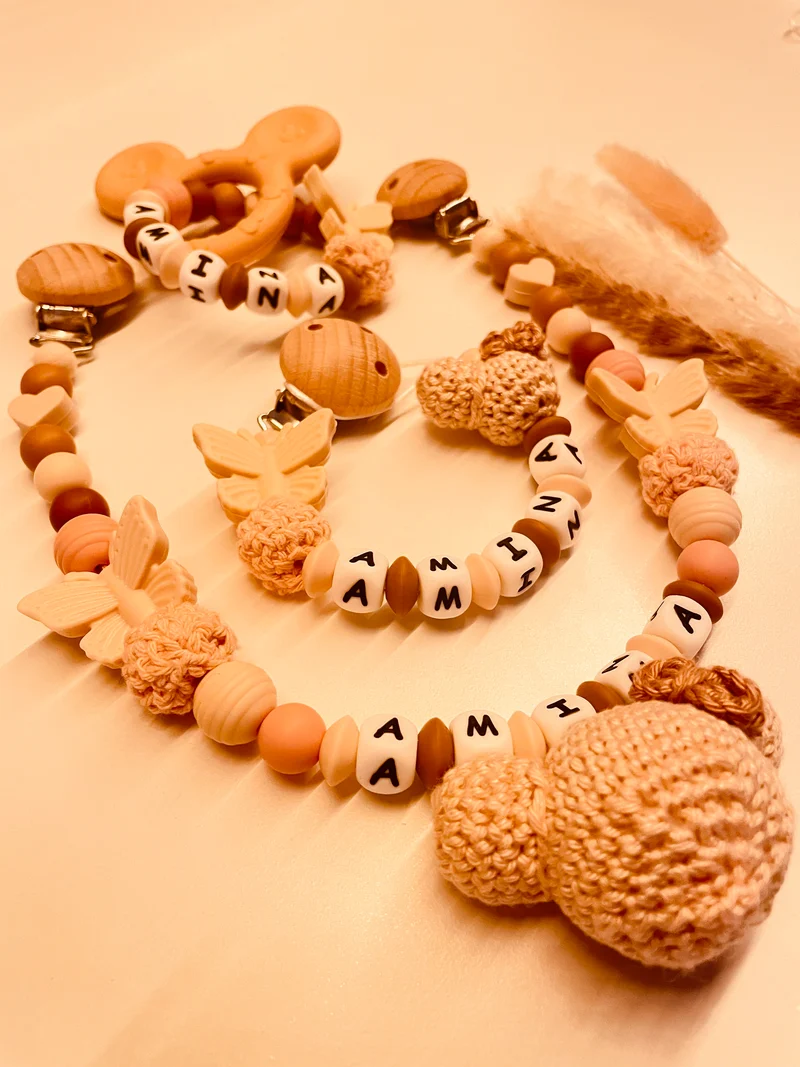 Schnullerkette, Kinderwagenkette, Greifring Maus Schmetterling gehäkelt braun peach beige